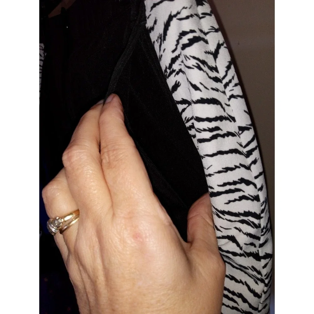 Zenergy Golf by Chico's Zebra Print Side Panel Skort Black White Womens Size 1